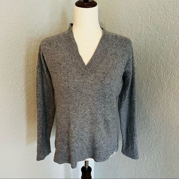 Benedetta B Merino Wool & Cashmere Italian V-Neck Sweater, Gray, Size Medium - Picture 1 of 12